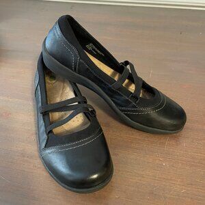 EARTH ORIGINS 9 WIDE "Leslie" Black Leather Slip On Ballet Flats Mary Janes